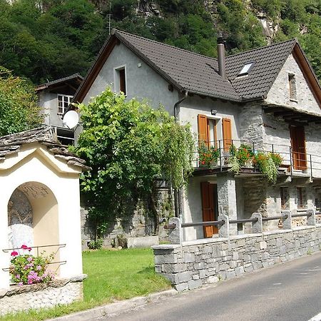 Casa Fontanella Βίλα Brione  Εξωτερικό φωτογραφία