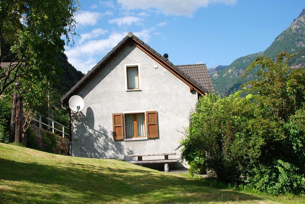 Casa Fontanella Βίλα Brione  Δωμάτιο φωτογραφία